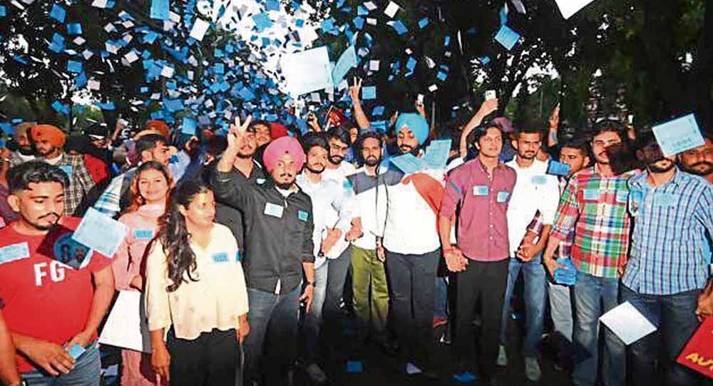 PU Election में नेता, खिलाड़ी और गायकों ने मांगे वोट, अब इंटरनेट मीडिया पर तेज हुई कैंपेनिंग